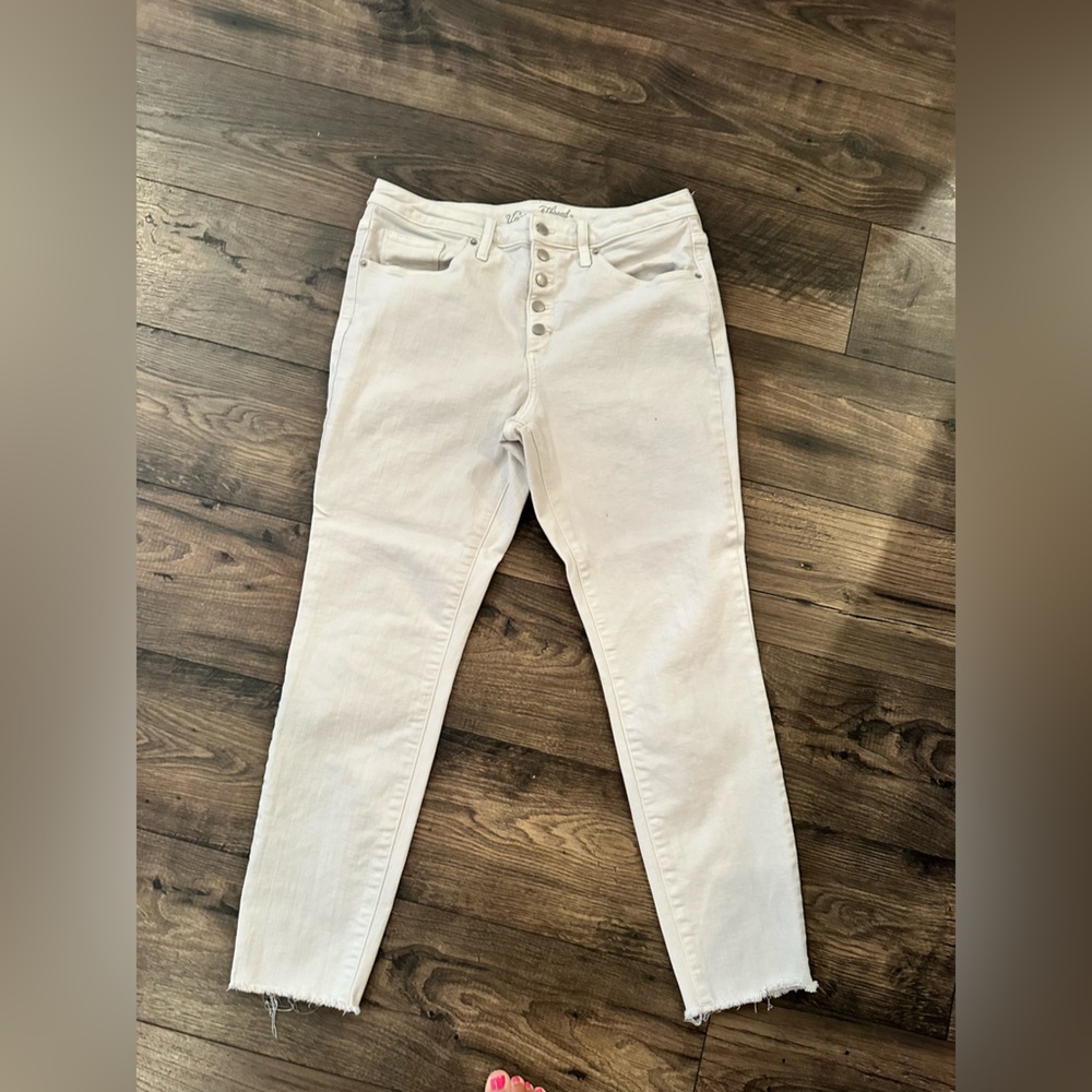 White cropped skinny jeans. Size 14.